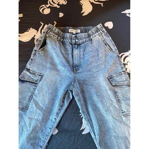 Juniors’ Almost Famous Cargo Jeans Size Medium